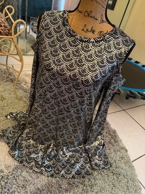 MICHAEL Michael Kors Black & Silver Sequin Cold-Shoulder Long Sleeve Top